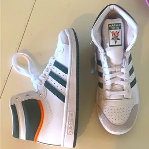 Kids sneakers